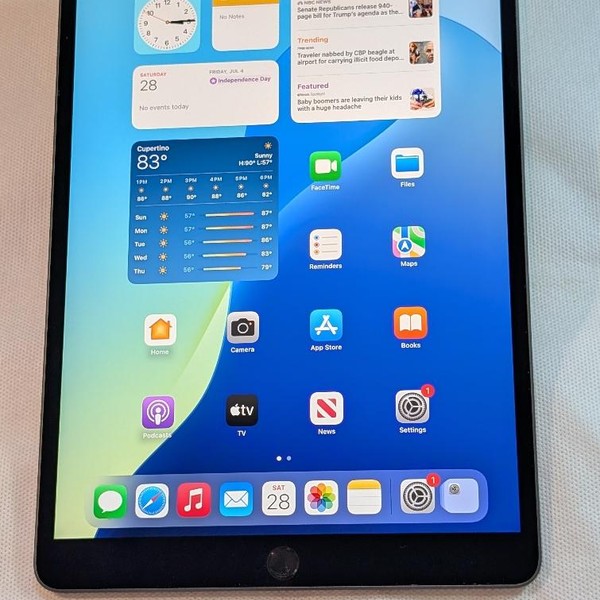 Apple iPad Air 3rd Gen - Unlocked, 64 GB, Gray