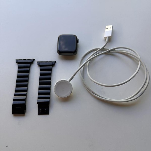 Apple Watch Series 4 40mm - Gray, A1977 - GPS, Aluminum