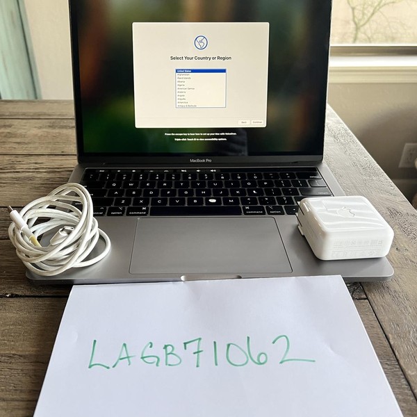 MacBook Pro 2018 (With Touch Bar) - 13 inch - 512 GB, Silver, 8 GB, Intel Core i5
