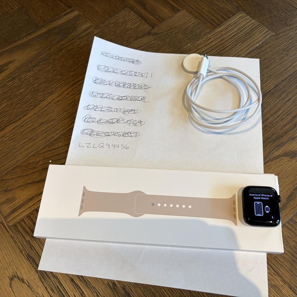 Apple Watch SE 2nd Gen 40mm - Unlocked, Midnight, A2726 - Cellular, Aluminum