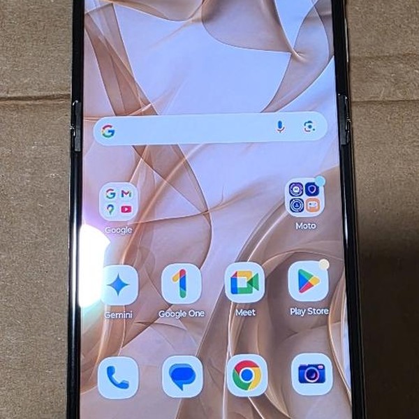 Motorola Razr (2024) - Unlocked, 256 GB, Sand, 8 GB