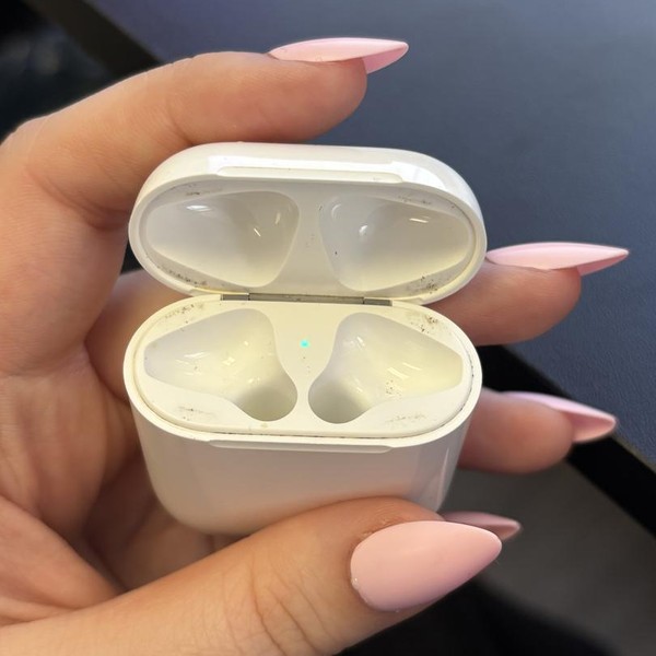 Apple AirPods 2nd Gen - Lightning Case