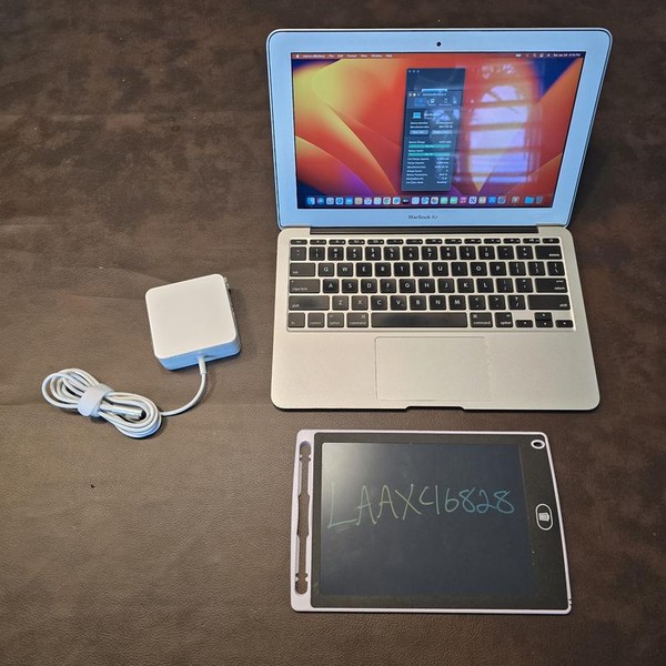 MacBook Air 2012 - 11 inch - 128 GB, Silver, 4 GB