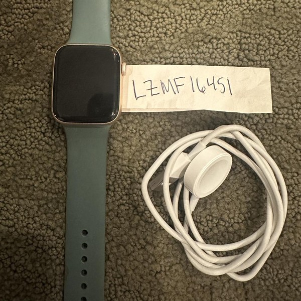 Apple Watch Series 6 44mm - Unlocked, Gold, A2294 - Cellular, Aluminum