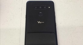 Good
													LG V40 ThinQ - Sprint, Black, LM-V405UA, photo 3 of 7