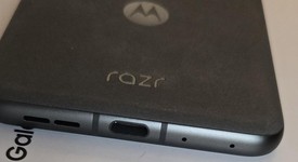 Mint
													Motorola Razr (2024) - Unlocked, Gray, 256 GB, 8 GB, photo 4 of 10