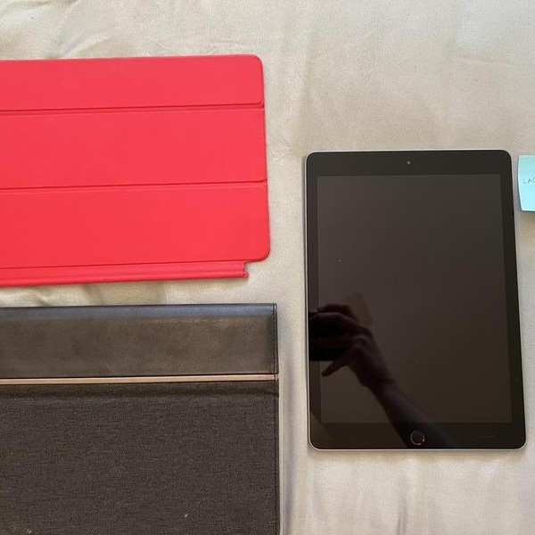 Apple iPad 6th Gen - Wi-Fi, 32 GB, Silver, A1893