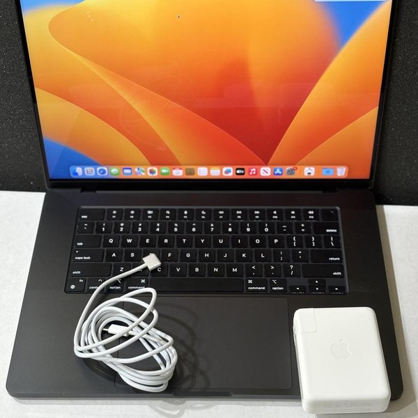 MacBook Pro Late 2023 (M3) - 16 inch - 512 GB, Black, 36 GB, Apple M3 Pro 12-core, 18-core GPU
