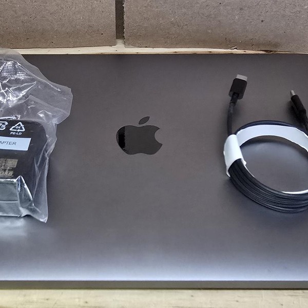 MacBook Air 2020 - 13 inch - 256 GB, Gray, 16 GB, Apple M1