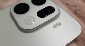 Mint
													Oppo Find X9 Pro - Unlocked Non-US, Silk White, 512 GB, 16 GB, photo 3 of 10