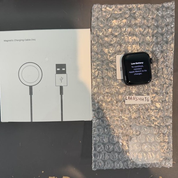 Apple Watch SE 3rd Gen 40mm - Unlocked, Midnight, A3326 - Cellular