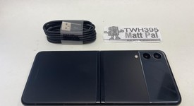Mint
													Samsung Galaxy Z Flip3 5G - T-Mobile, Black, 128 GB, 8 GB, SM-F711U, photo 4 of 7