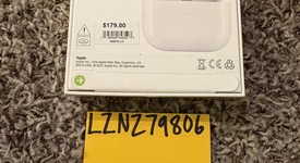 New
													Apple AirPods 3rd Gen - MagSafe Case, photo 2 of 2