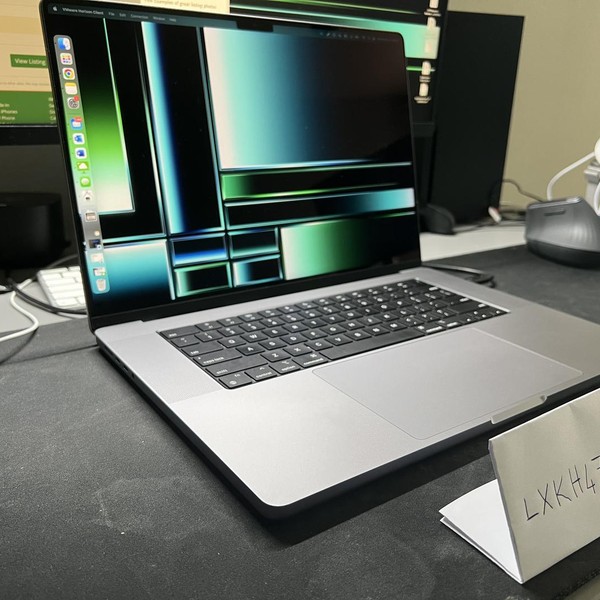 MacBook Pro 2023 - 16 inch - 1 TB, Silver, 16 GB, Apple M2 Pro 12-core