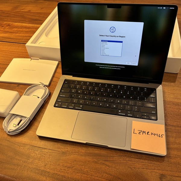 MacBook Pro 2021 - 14 inch - 1 TB, Silver, 16 GB, Apple M1 Pro 10-core