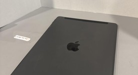 Fair
													Apple iPad 9th Gen - Unlocked, Gray, 64 GB, A2603, photo 4 of 7
