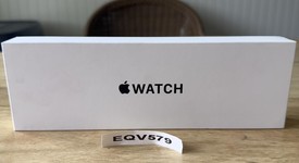 New
													Apple Watch SE 2nd Gen 40mm - Starlight, A2722 - GPS, Aluminum, photo 1 of 7