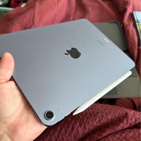 Apple iPad Air (5th Gen) - Wi-Fi, 64 GB, Purple, A2588