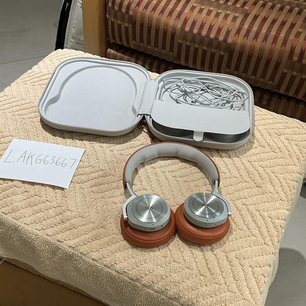 Bang & Olufsen Beoplay HX - Timber