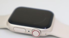 Mint
													Apple Watch SE 2nd Gen 40mm - Unlocked, Starlight, A2726 - Cellular, Aluminum, photo 3 of 8