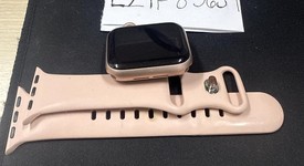 Good
													Apple Watch Series 4 40mm - Unlocked, Gold, A1975 - Cellular, Aluminum, photo 4 of 8