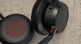Used
													Poly Voyager Headphones, photo 3 of 4