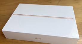 New
													Apple iPad 8th Gen - Wi-Fi, Gold, 128 GB, A2270, photo 2 of 5