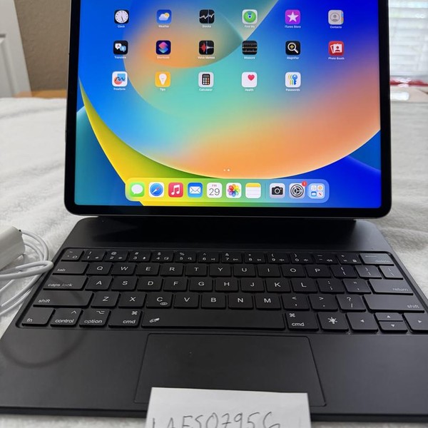 Apple iPad Pro 12.9 inch 6th Gen 2022 - Unlocked, 256 GB, Gray
