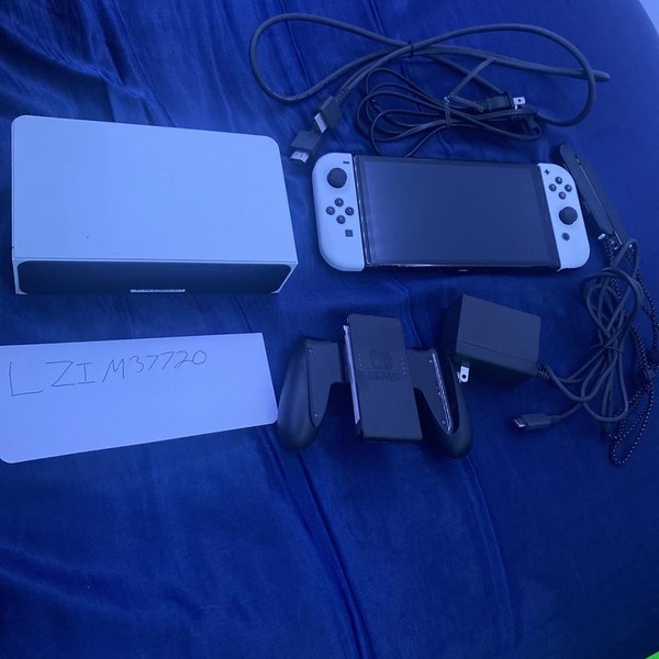 Nintendo Switch - OLED - 64 GB, White