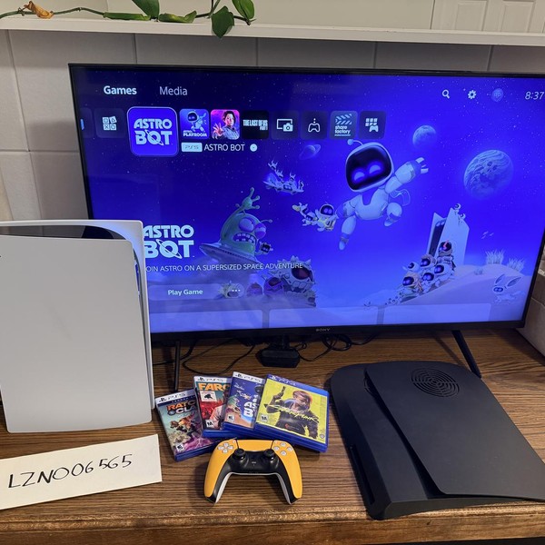 PlayStation 5 Standard Edition (2020) - 825 GB, White, Standard Edition