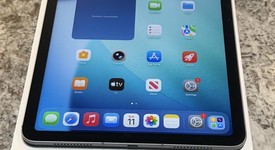 Mint
													Apple iPad Air 13" (M3) 2025 - Unlocked, Gray, 256 GB, photo 3 of 7