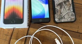 Mint
													Apple iPhone SE 3rd Gen 2022 - Unlocked, Midnight, 64 GB, A2595, photo 1 of 11