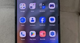 Good
													Motorola Razr (2024) - Unlocked, Gray, 256 GB, 8 GB, photo 3 of 7