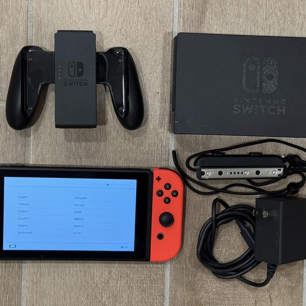 Nintendo Switch - 32 GB, Red & Blue