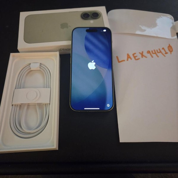 Apple iPhone 17 - Verizon, 256 GB, Sage, A3258