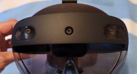 Mint
													Microsoft HoloLens 2, photo 1 of 5