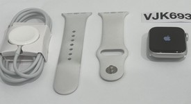 Good
													Apple Watch SE 2nd Gen 40mm - Silver, A2722 - GPS, Aluminum, photo 1 of 7