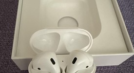 Used
													Apple AirPods 1st Gen - Lightning Case, photo 1 of 4