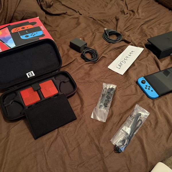 Nintendo Switch - OLED - 64 GB, Red & Blue