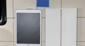 Good
													Apple iPad Pro 9.7" - Unlocked, Rose Gold, 128 GB, A1674, photo 2 of 12