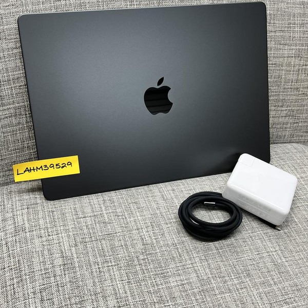 MacBook Pro Late 2023 (M3) - 14 inch - 1 TB, Black, 18 GB, Apple M3 Pro 12-core, 18-core GPU