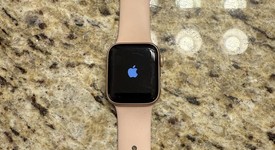 Good
													Apple Watch SE 1st Gen 40mm - Gold, A2351 - GPS, Aluminum, photo 1 of 5