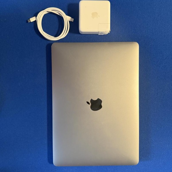 MacBook Pro 2020 - 13 inch - 256 GB, Gray, 8 GB, Apple M1