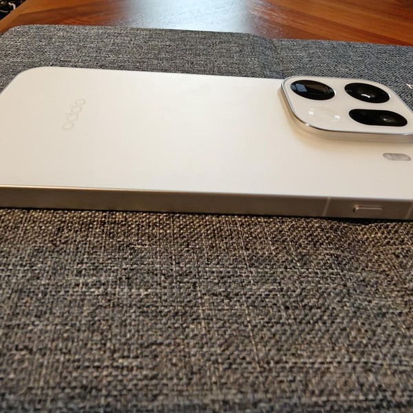 Oppo Find X9 Pro - Unlocked Non-US, 512 GB, Silk White, 16 GB