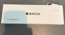 New
													Apple Watch SE 3rd Gen 40mm - Unlocked, Starlight, A3326 - Cellular, photo 1 of 4