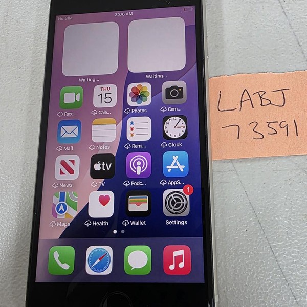 Apple iPhone SE 3rd Gen 2022 - Unlocked, 128 GB, Starlight, A2595