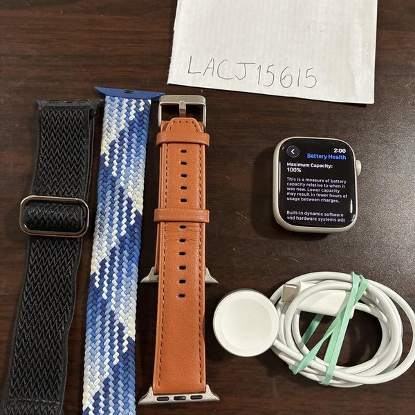 Apple Watch Series 8 45mm - Silver, A2771 - GPS, Aluminum