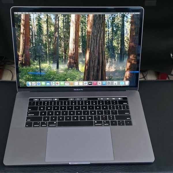 MacBook Pro 2018 (With Touch Bar) - 15 inch - 1 TB, Silver, 32 GB, Intel Core i9