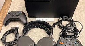 Good
													Xbox Series X (2020) - Black, 1 TB, standard, photo 1 of 2