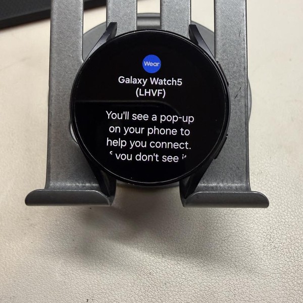 Samsung Galaxy Watch5 - Unlocked, Graphite, 40mm